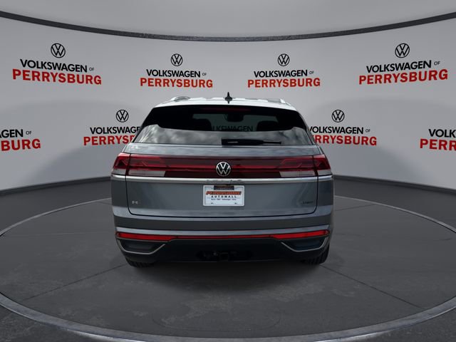 Certified 2024 Volkswagen Atlas Cross Sport SE w/ Black Wheel Package image 7