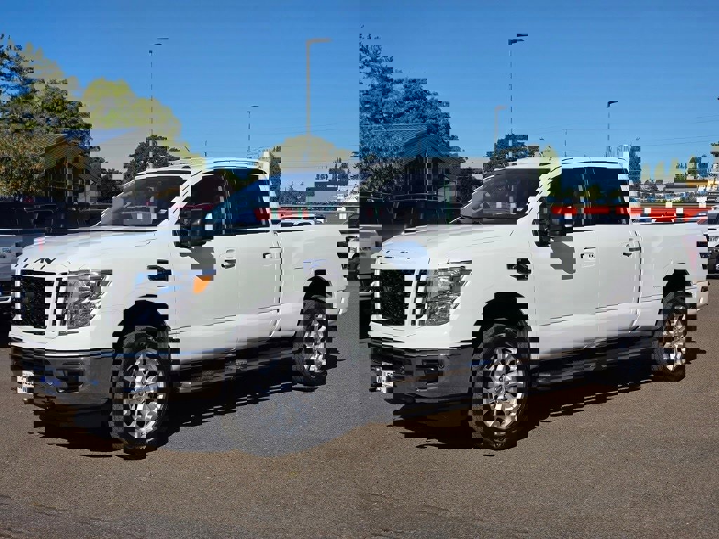 Used 2019 Nissan Titan SV w/ SV Convenience Package image 1