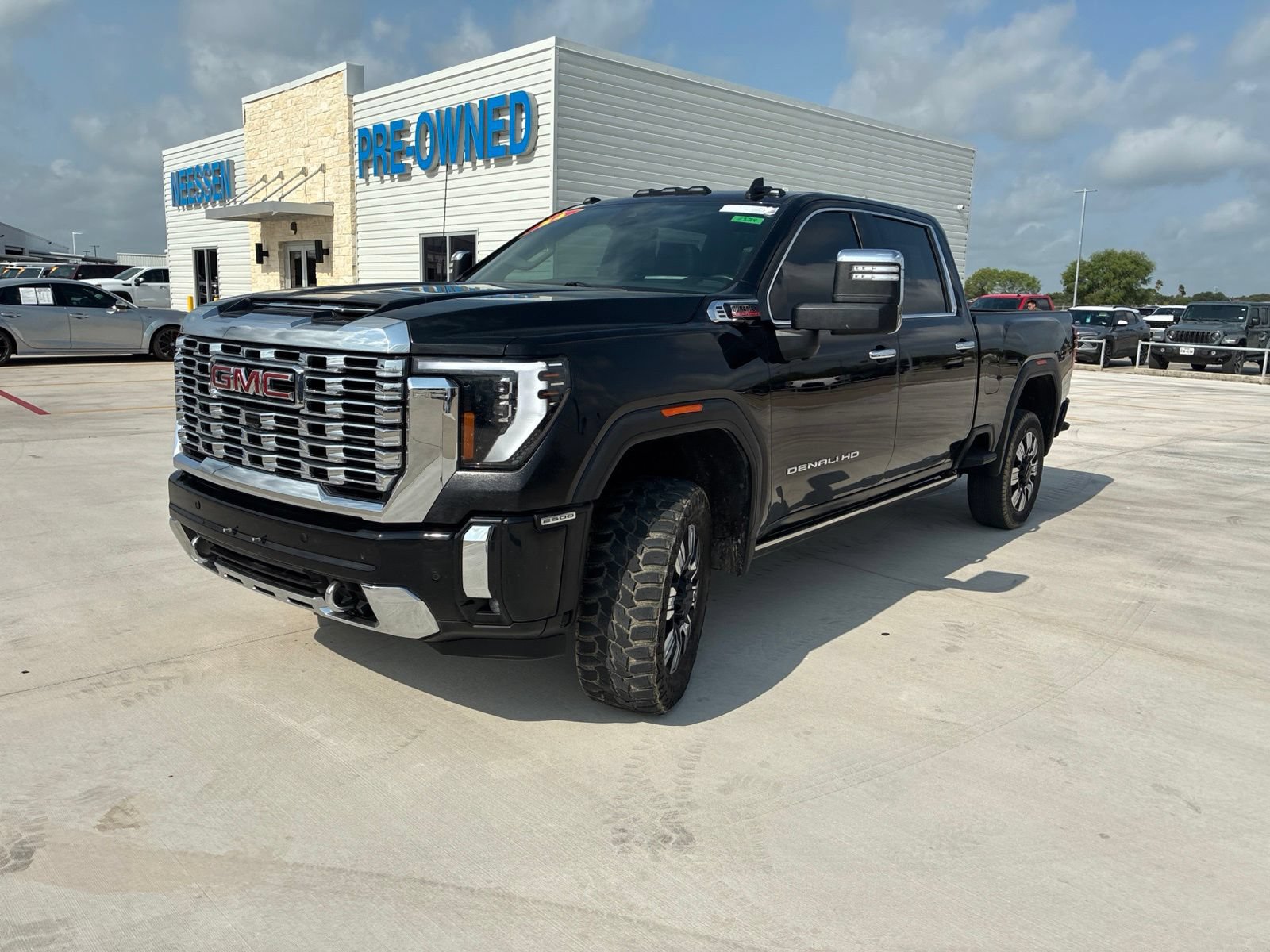 Used 2024 GMC Sierra 2500 Denali w/ Denali Reserve Package AWD/4WD image 7