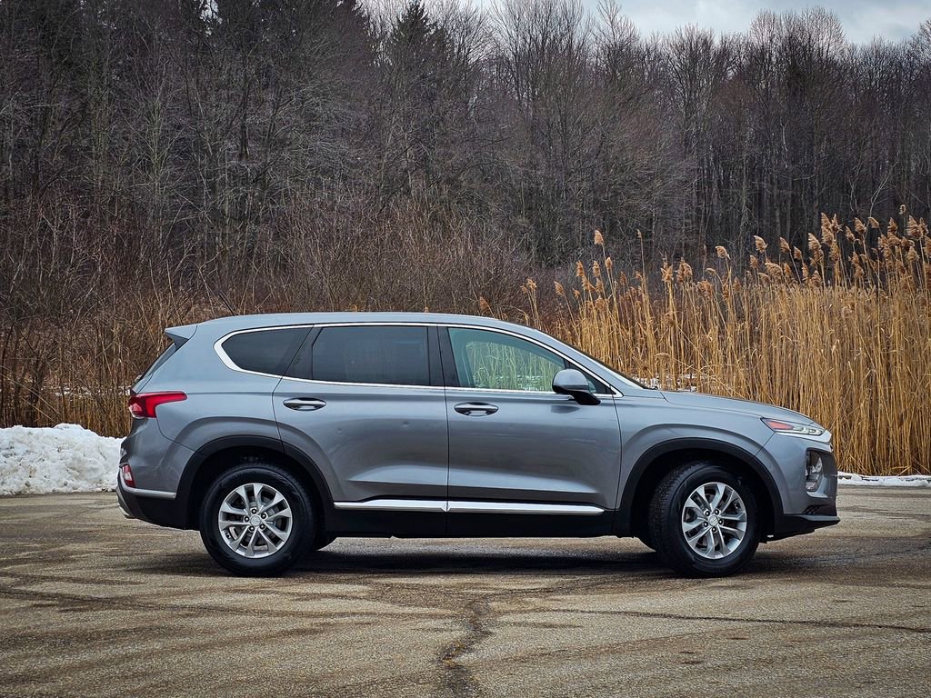Used 2019 Hyundai Santa Fe SE image 2