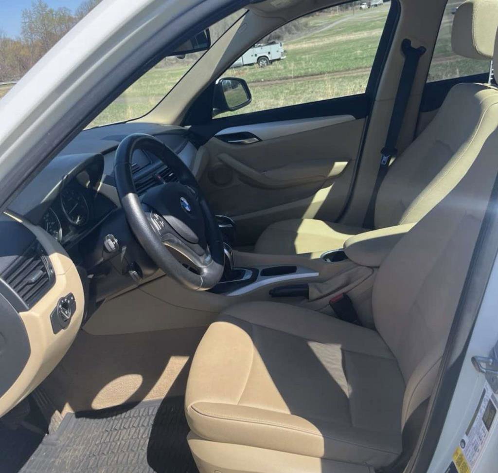 Used 2015 BMW X1 sDrive28i RWD image 2