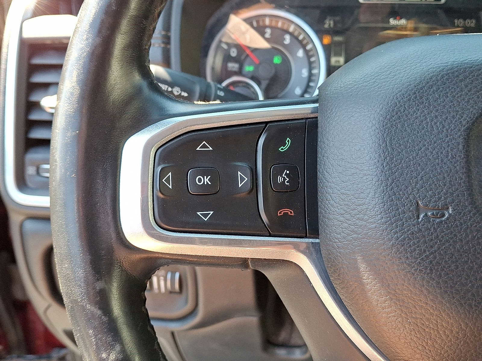 Used 2019 RAM 1500 Laramie AWD/4WD image 17