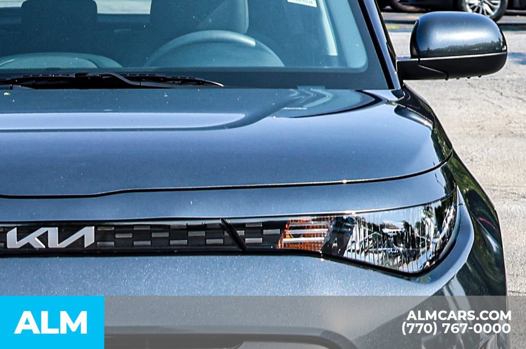 Used 2025 Kia Soul LX w/ LX Technology Package FWD image 14