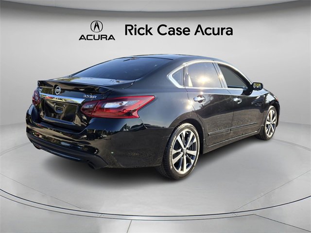 Used 2017 Nissan Altima 3.5 SR w/ Interior Lighting Package image 8