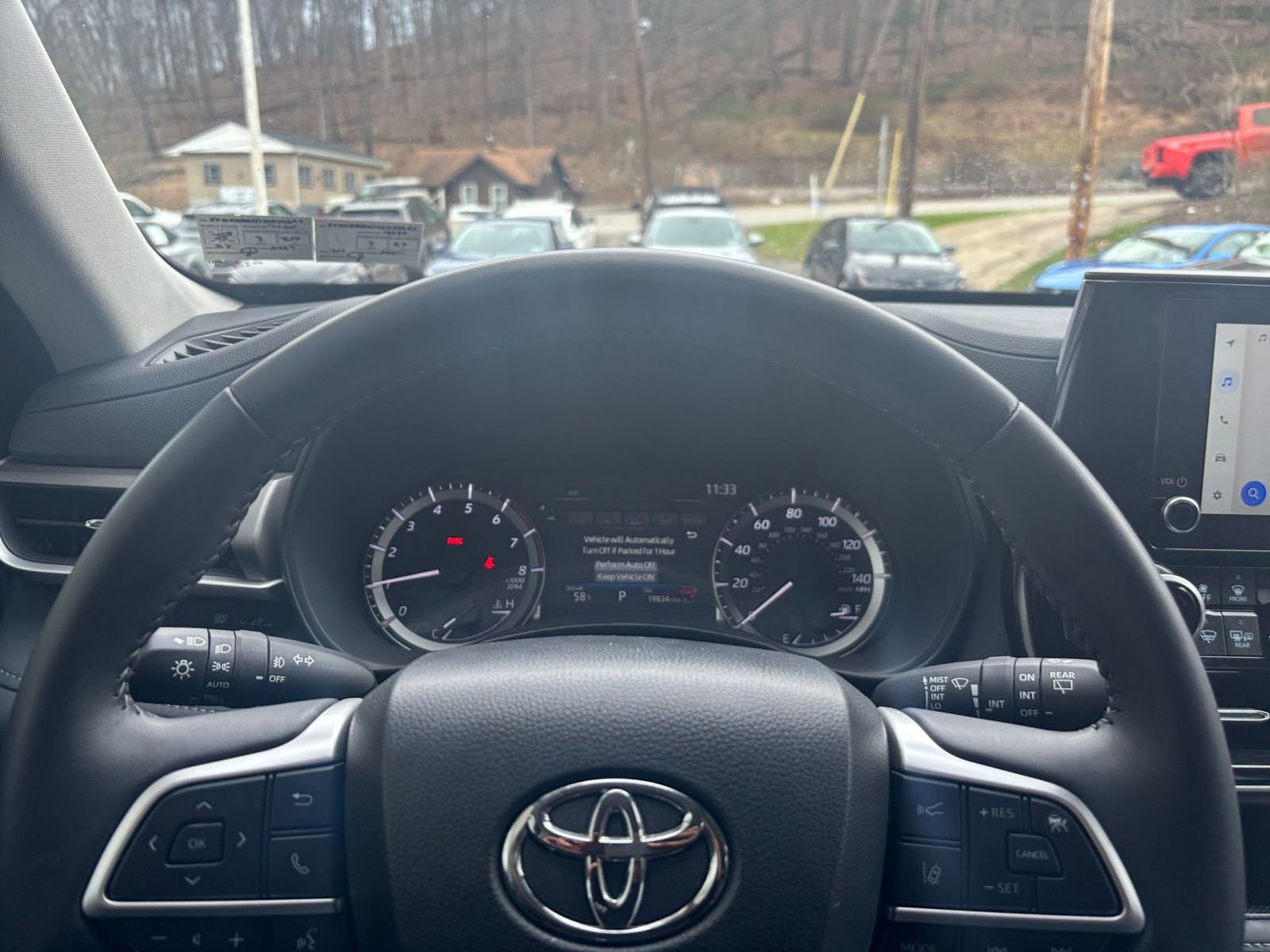 Used 2025 Toyota Highlander LE image 29