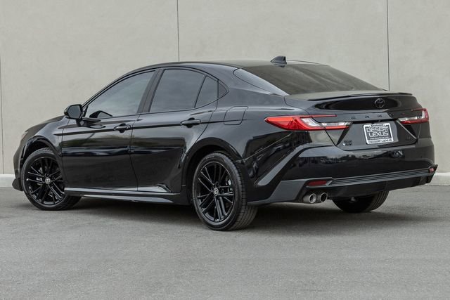 Used 2025 Toyota Camry SE image 3