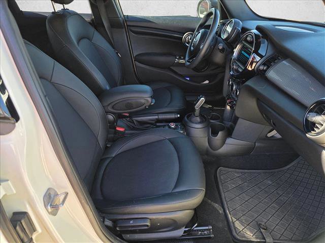 Used 2020 MINI Cooper 4-Door Hardtop image 17