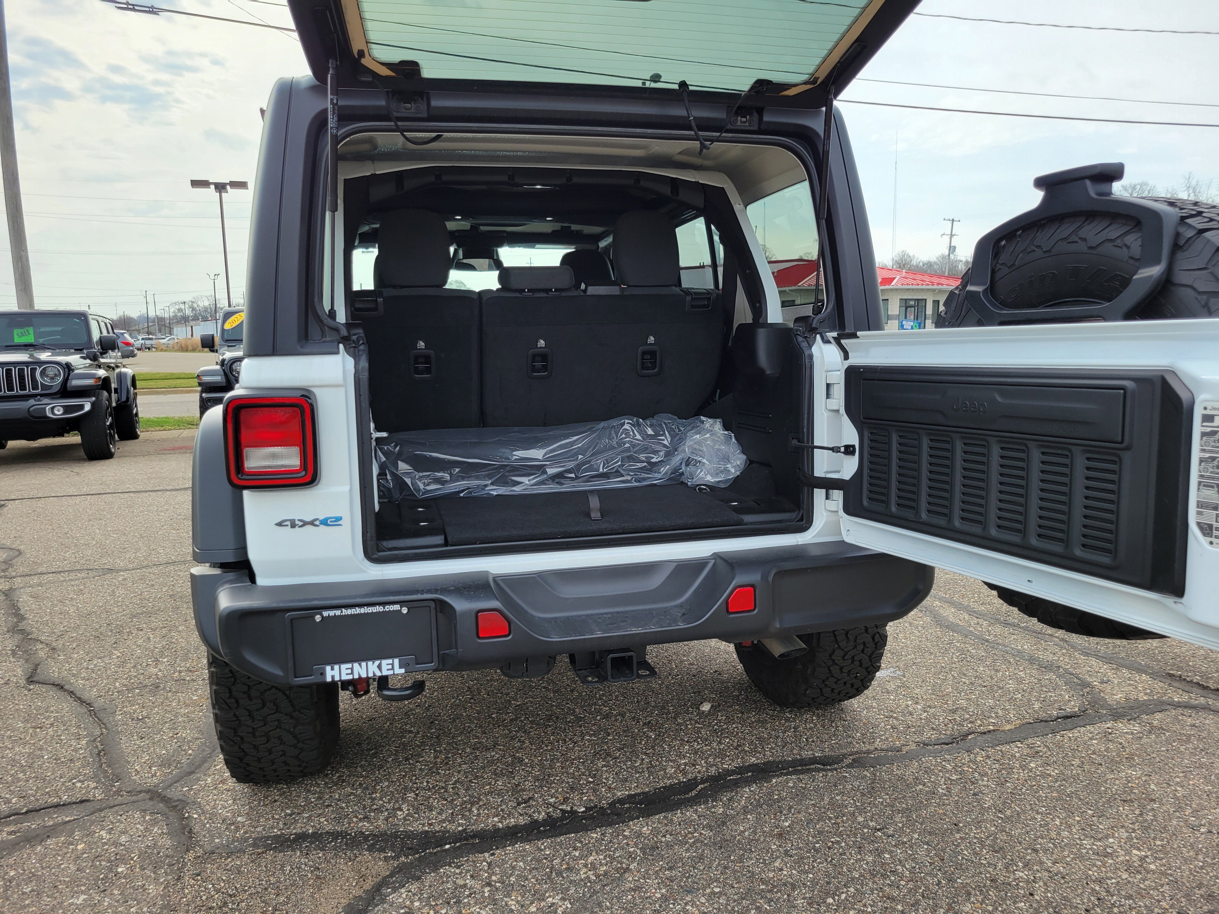 Used 2025 Jeep Wrangler Unlimited Sport S 4xe image 19