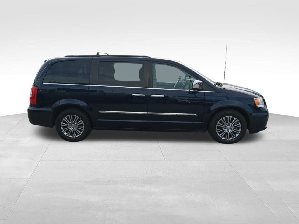 Used 2014 Chrysler Town & Country Touring-L w/ Driver Convenience Group image 7