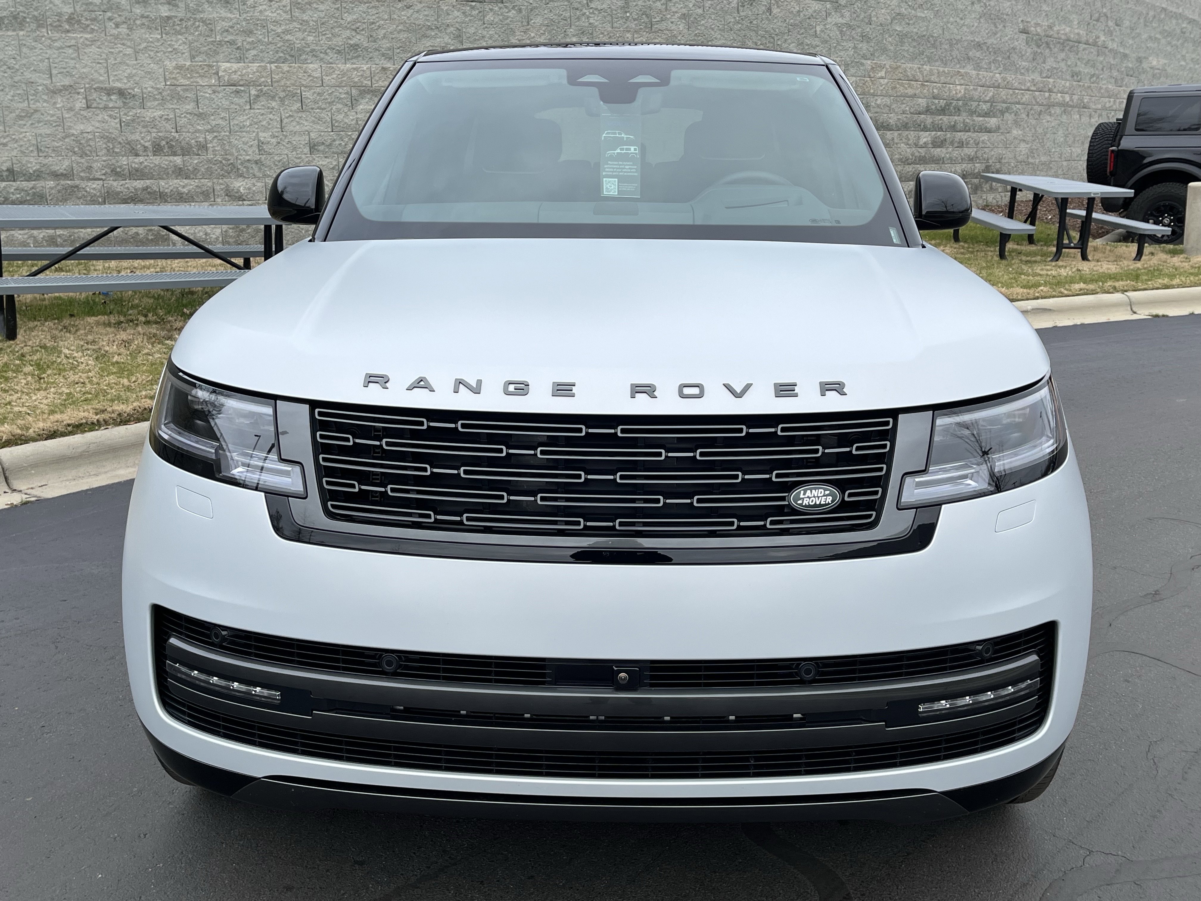 Certified 2025 Land Rover Range Rover SE image 10