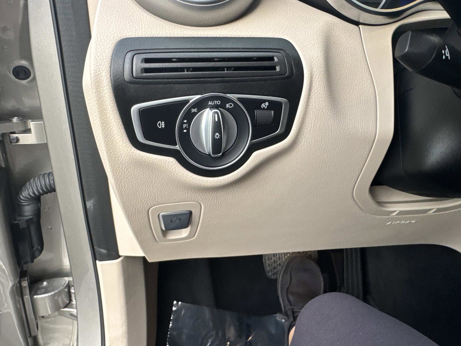 Certified 2022 Mercedes-Benz GLC 300 image 30