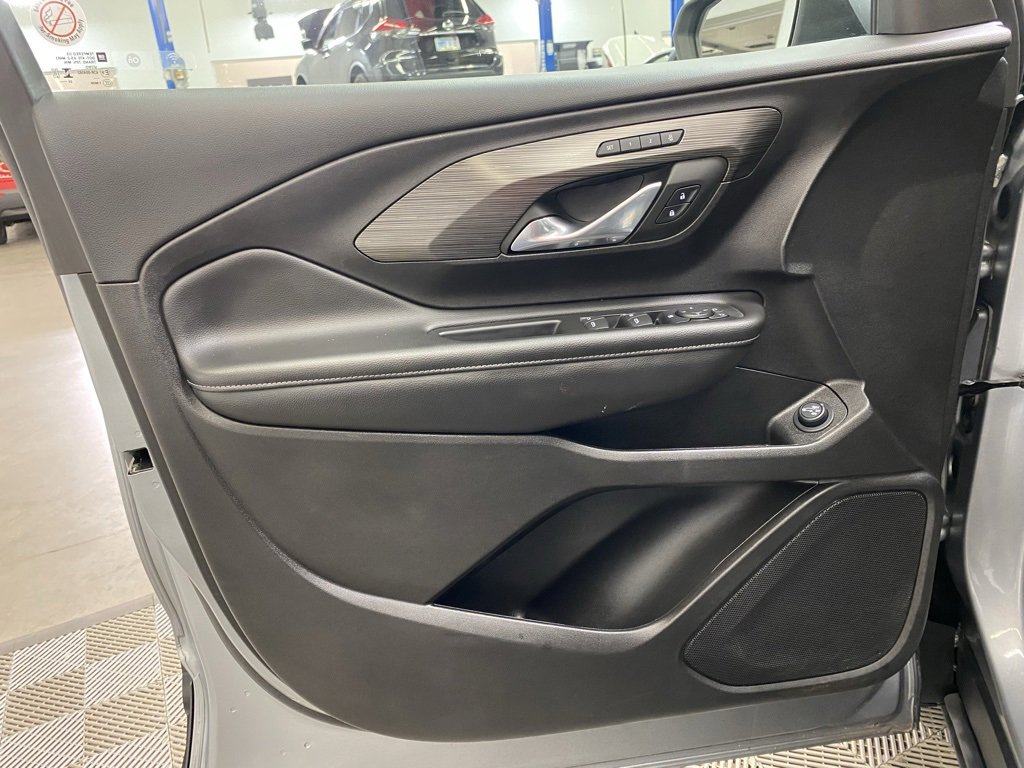 Used 2024 GMC Terrain SLT image 21