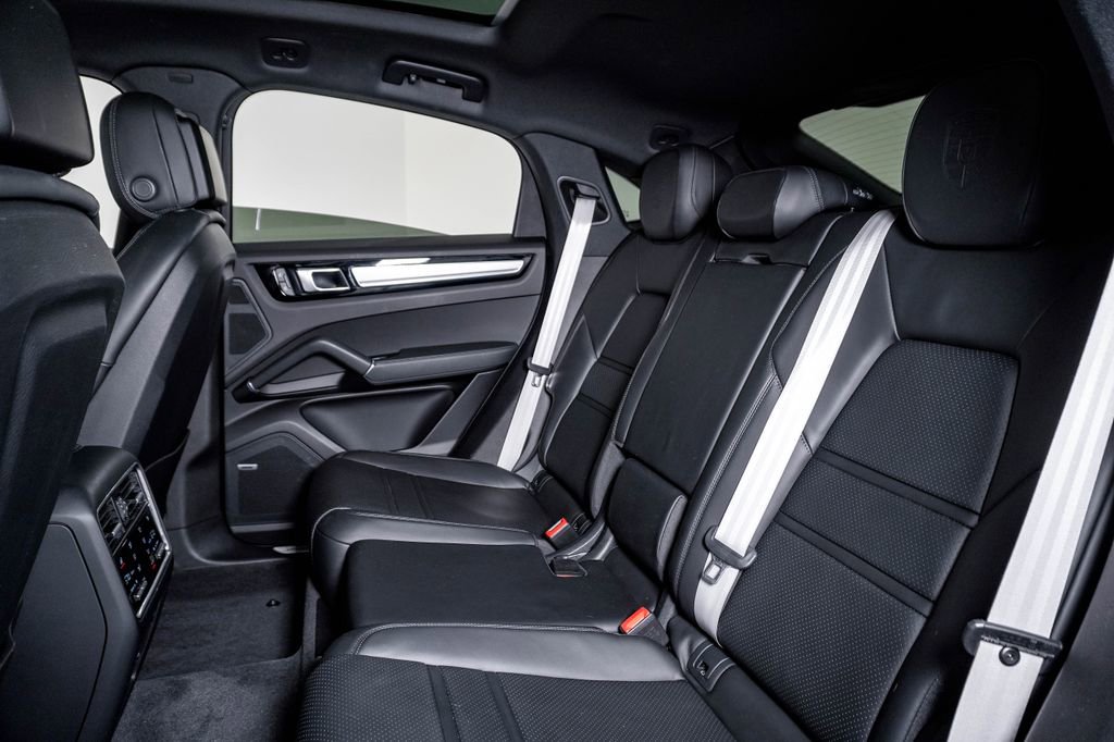 Certified 2023 Porsche Cayenne S AWD/4WD image 17