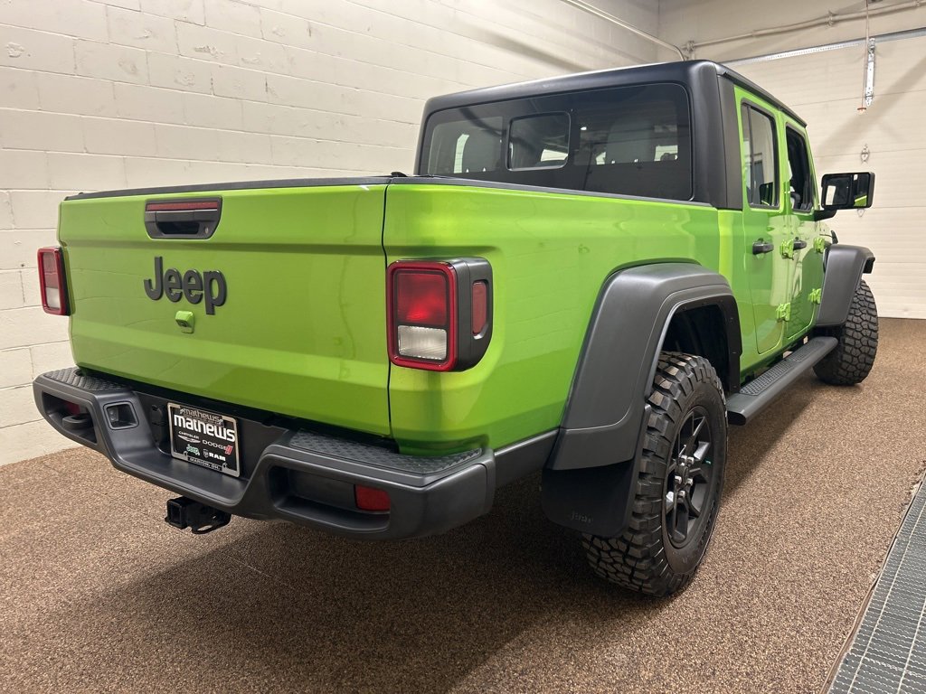 Used 2025 Jeep Gladiator Sport image 2