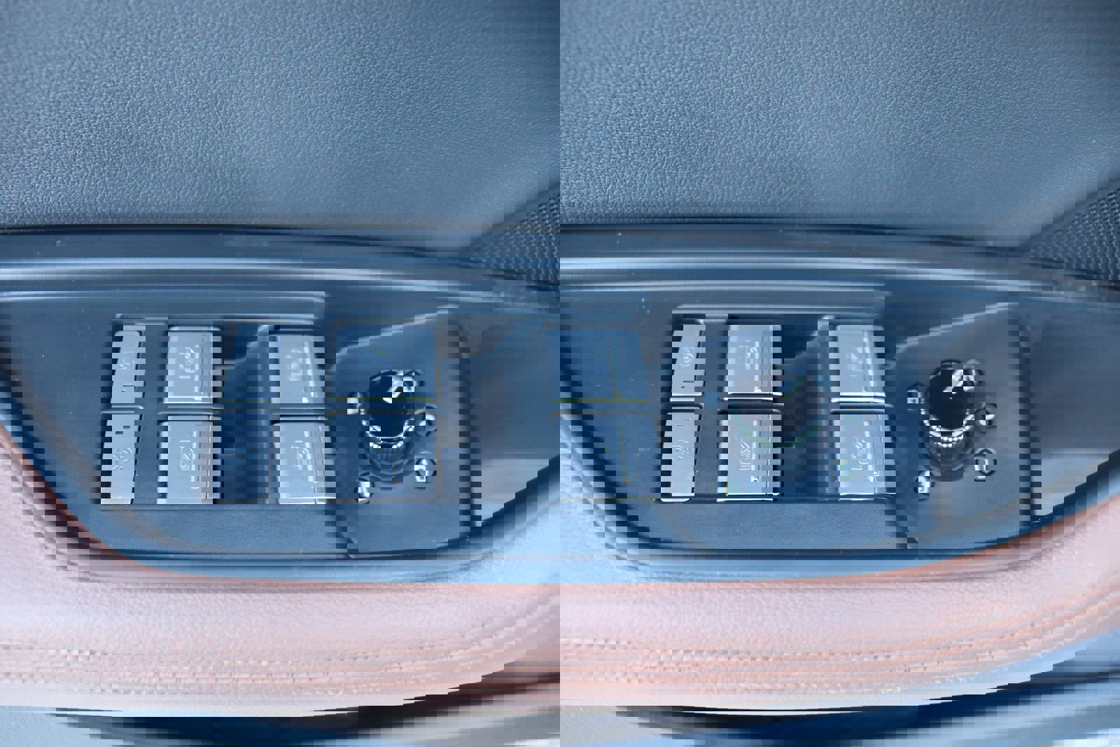 Used 2019 Audi e-tron Premium Plus w/ Cold Weather Package image 25