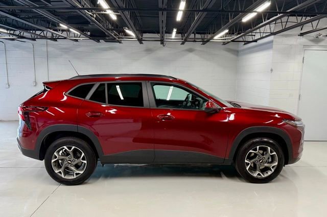 Used 2025 Chevrolet Trax LT w/ LT Convenience Package FWD image 6