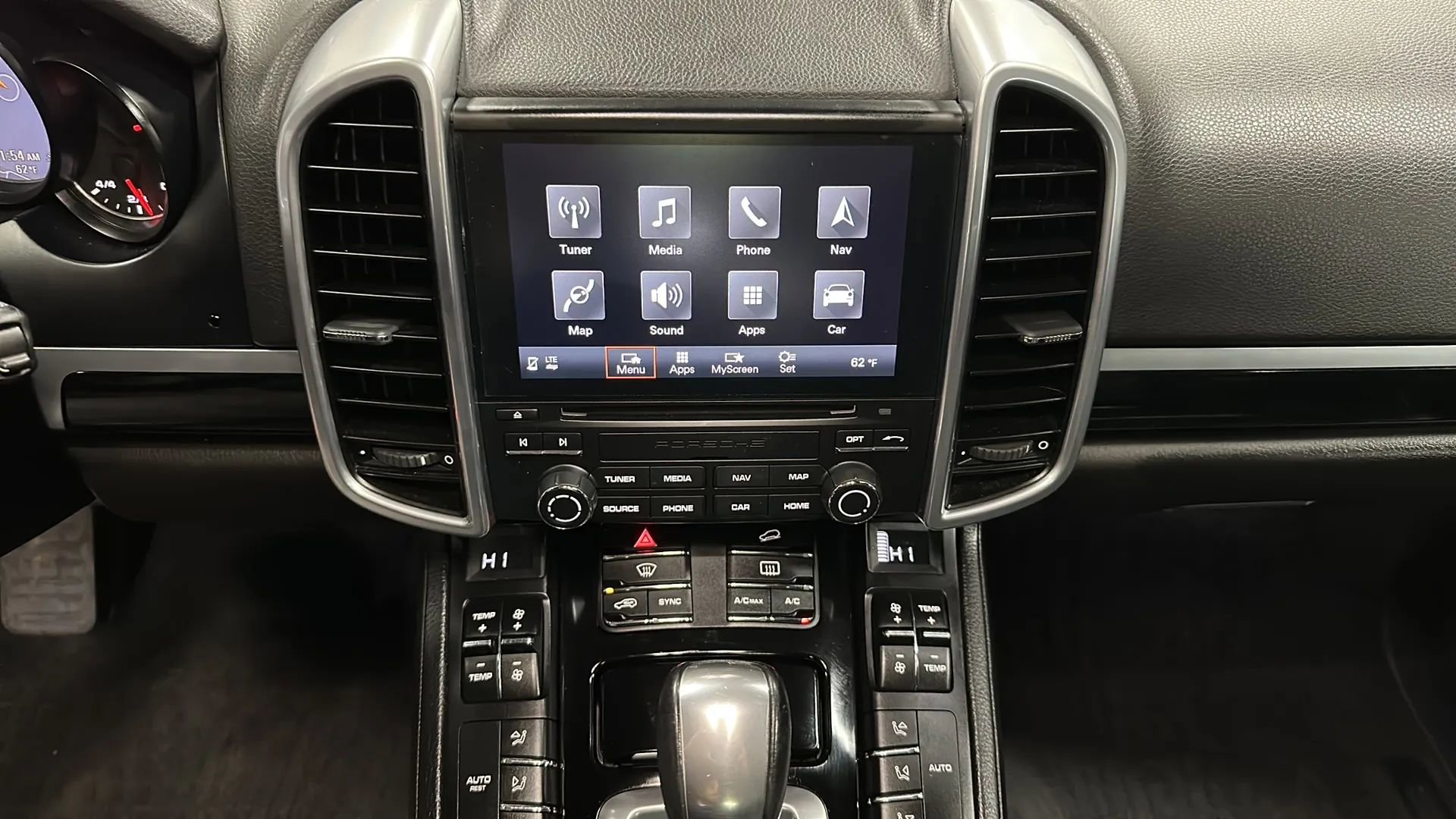 Used 2018 Porsche Cayenne Platinum Edition image 25