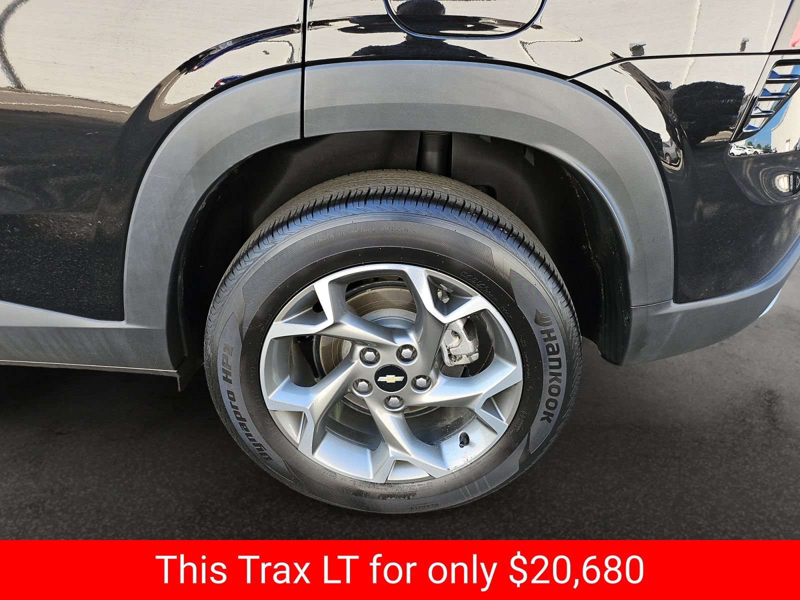 Used 2025 Chevrolet Trax LT FWD image 46