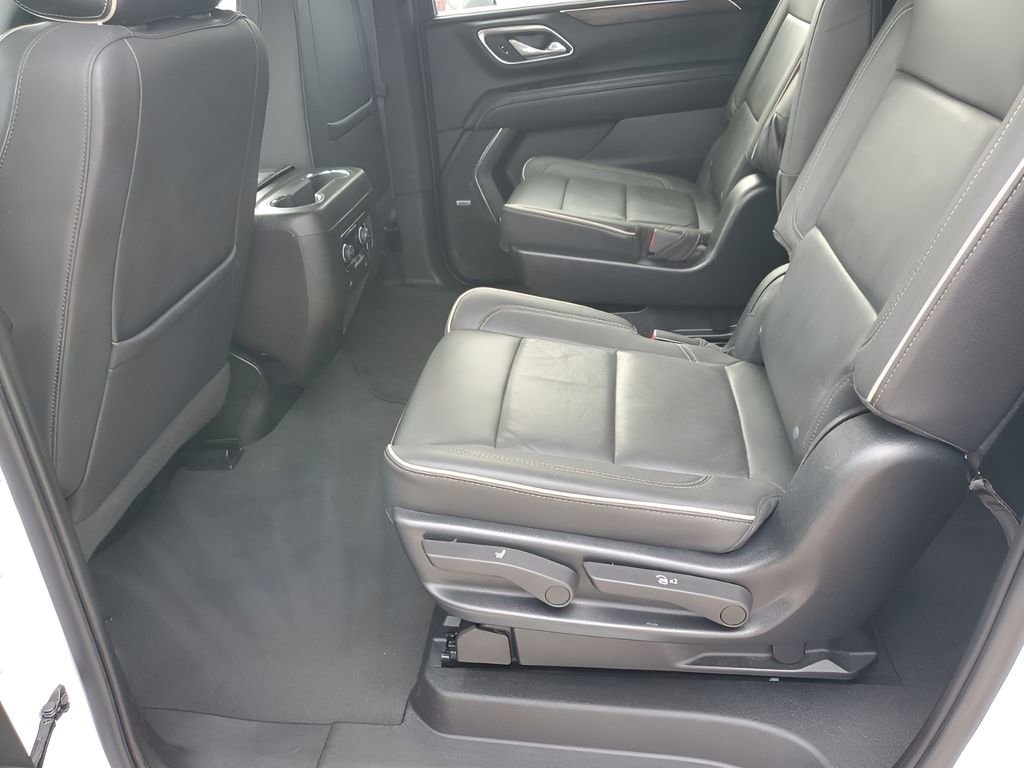 Used 2023 Chevrolet Suburban Premier image 20
