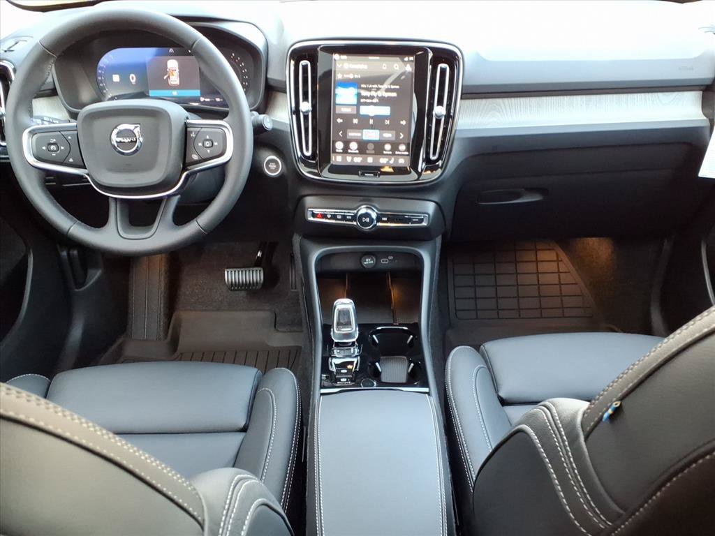 New 2026 Volvo XC40 B5 Plus w/ Protection Package Premier AWD/4WD image 8