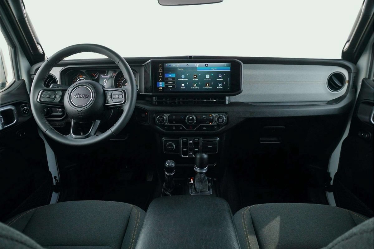 Used 2025 Jeep Wrangler Unlimited Sport AWD/4WD image 16