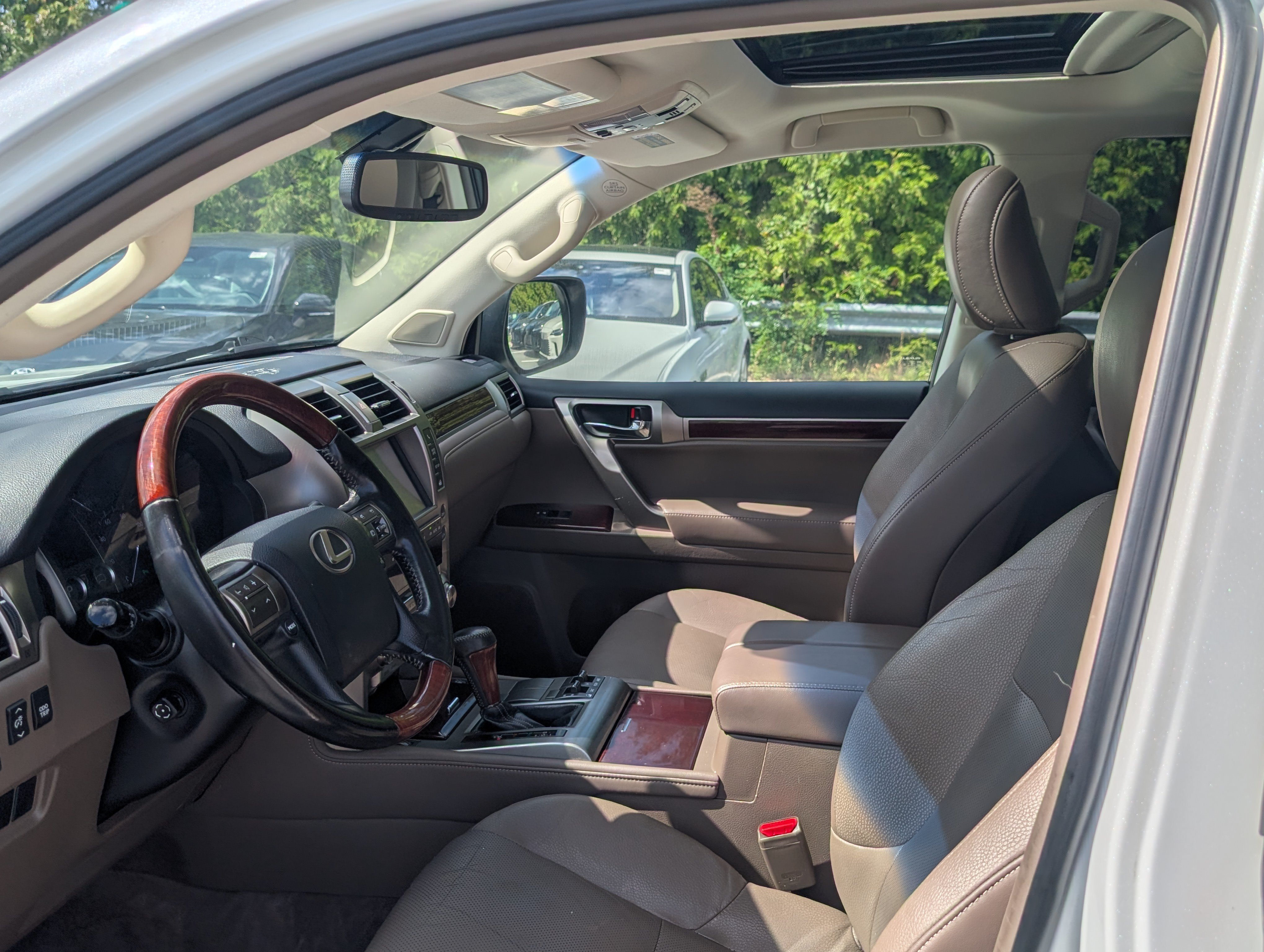 Used 2016 Lexus GX 460 w/ Premium Package AWD/4WD image 15