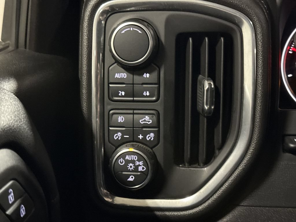 Used 2019 Chevrolet Silverado 1500 High Country w/ Technology Package AWD/4WD image 19