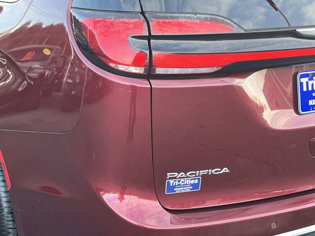 Used 2022 Chrysler Pacifica Touring-L image 5