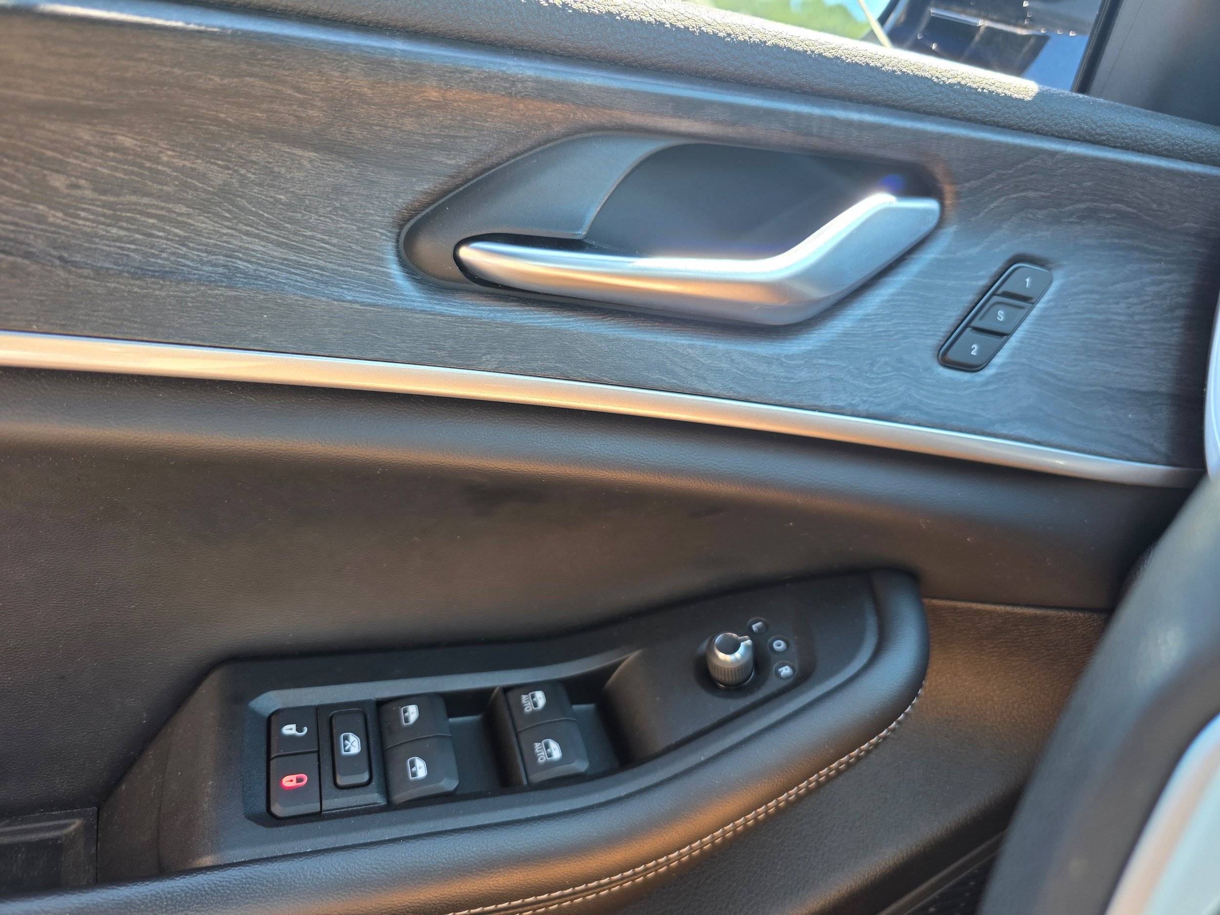 Used 2024 Jeep Grand Cherokee Limited RWD image 18