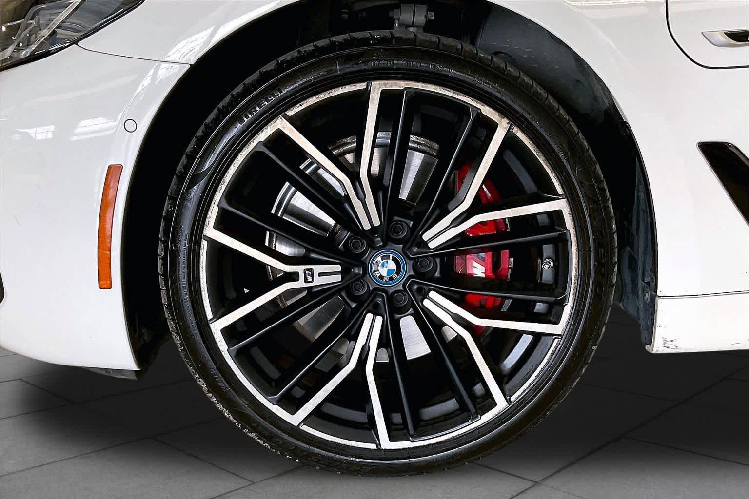 Used 2023 BMW 530e w/ M Sport Package RWD image 10