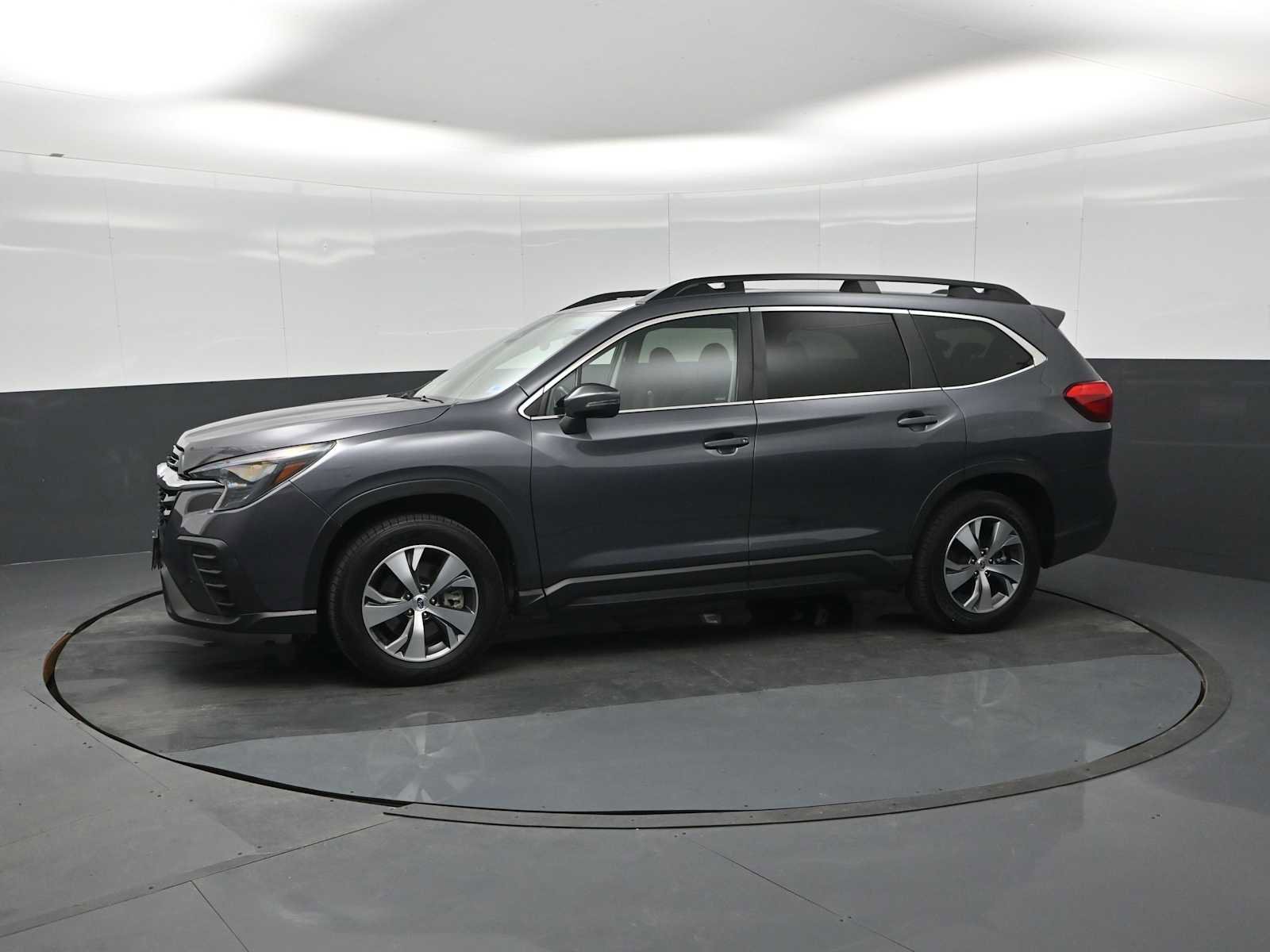 Used 2023 Subaru Ascent Premium w/ Convenience Package image 4