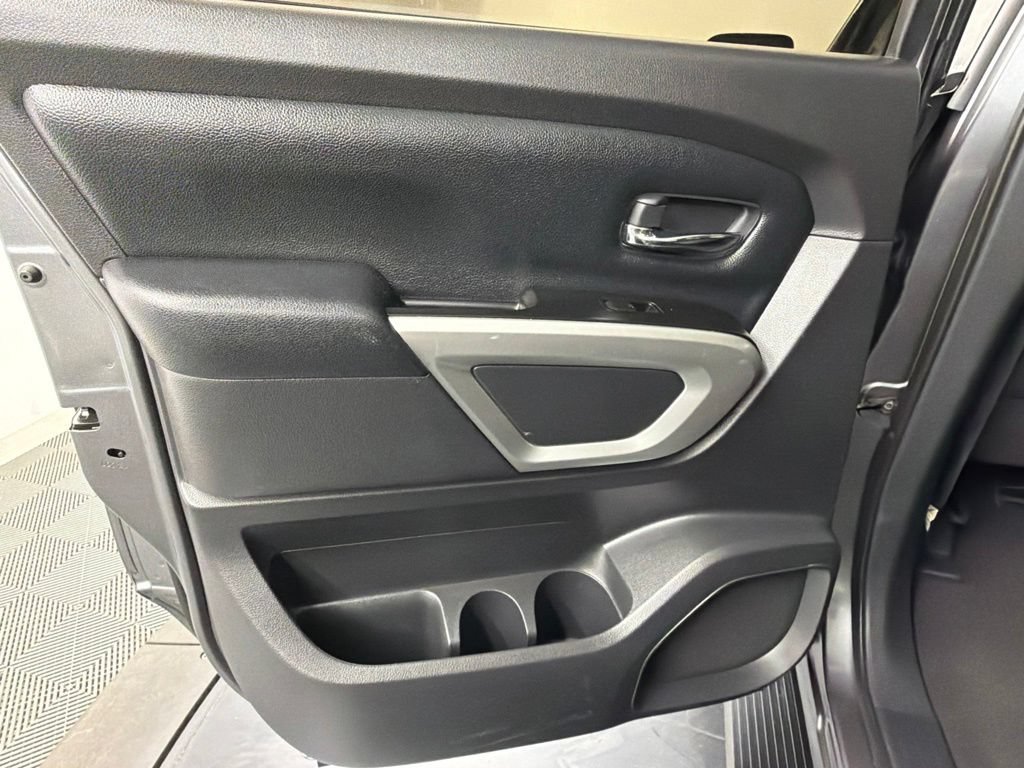 Used 2018 Nissan Titan SV RWD image 35