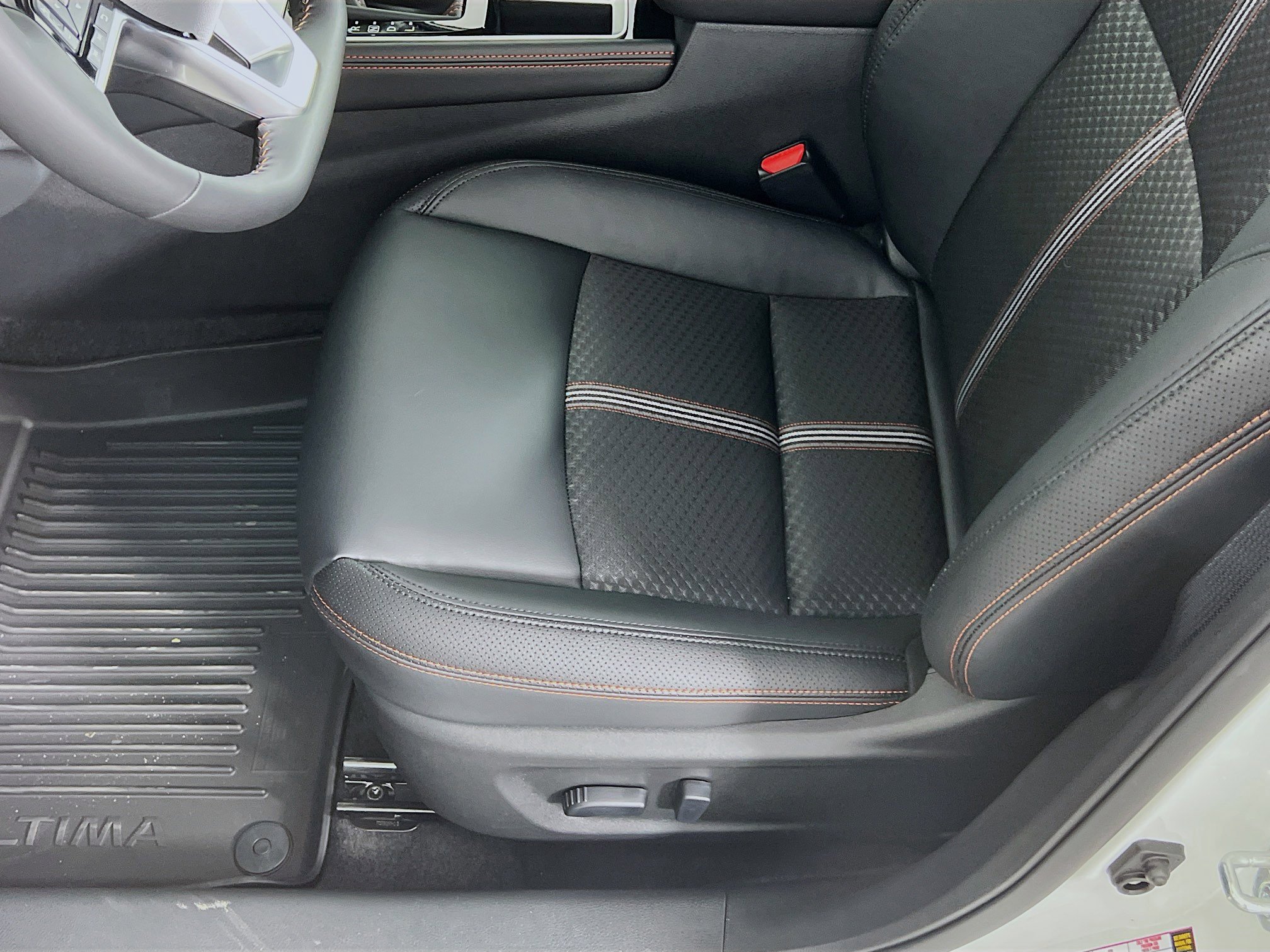 New 2025 Nissan Altima 2.5 SR image 4