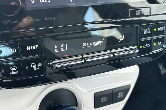 Used 2017 Toyota Prius Three FWD image 22