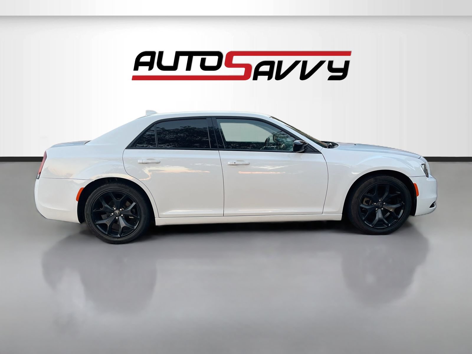 Used 2021 Chrysler 300 Touring w/ Sport Appearance Package RWD image 8