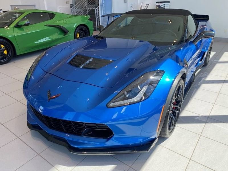Used 2015 Chevrolet Corvette Z06 w/ 3LZ Preferred Equipment Group RWD image 3