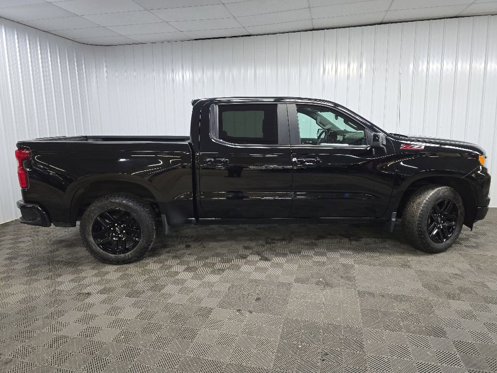 Used 2023 Chevrolet Silverado 1500 RST AWD/4WD image 2