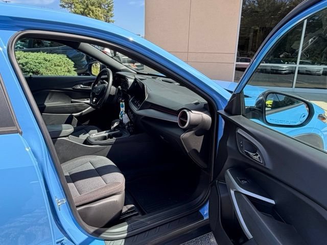 Used 2024 Chevrolet Trax RS FWD image 26