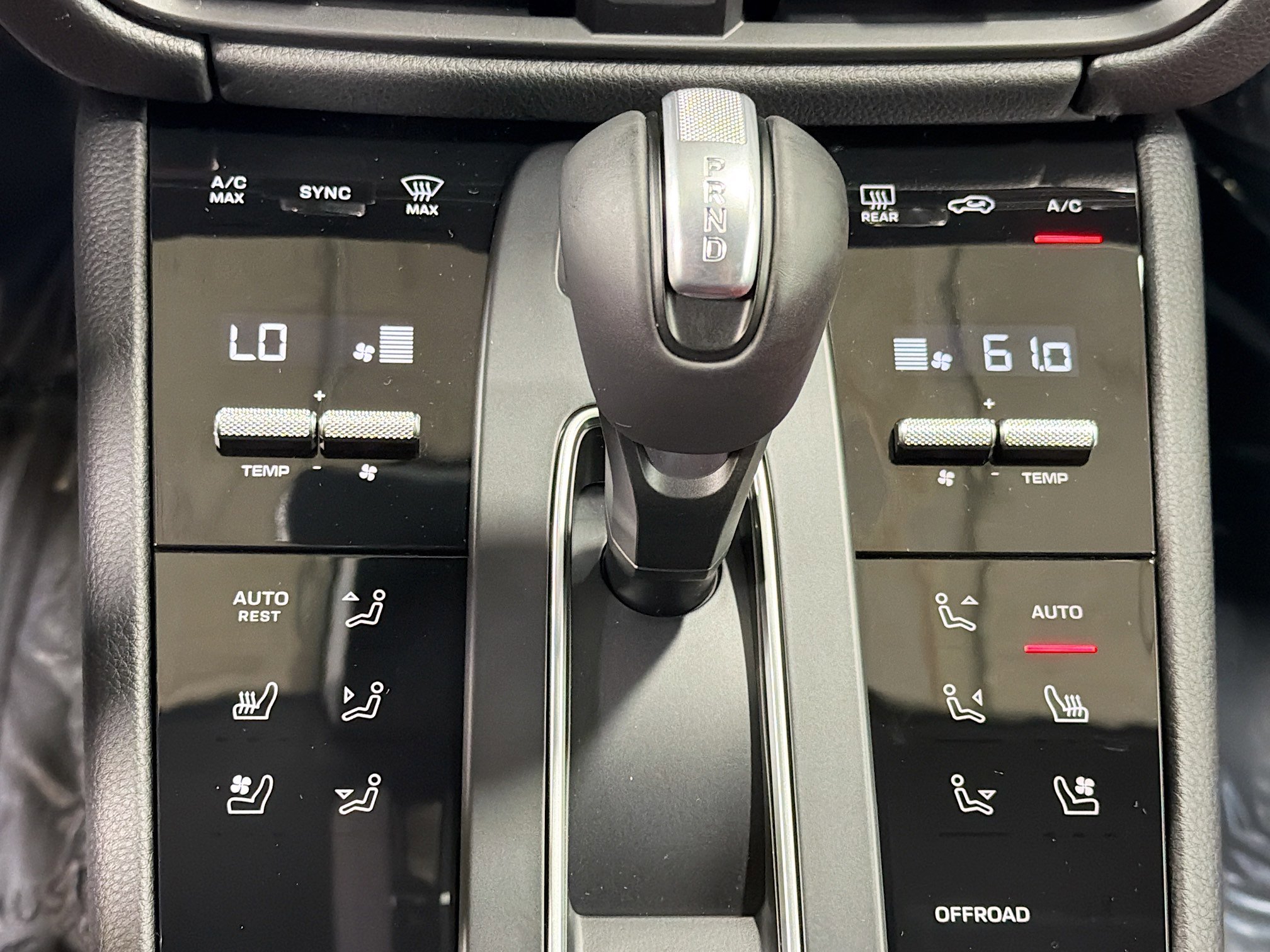 Certified 2026 Porsche Macan Turbo AWD/4WD image 34