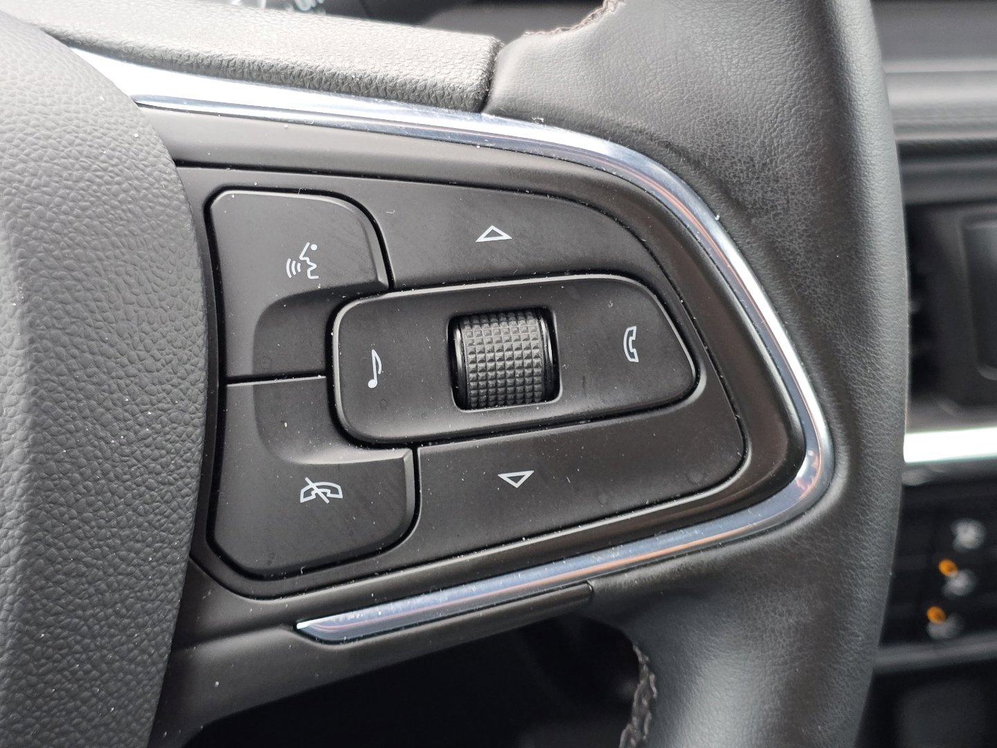 Used 2024 Buick Encore GX Sport Touring image 10