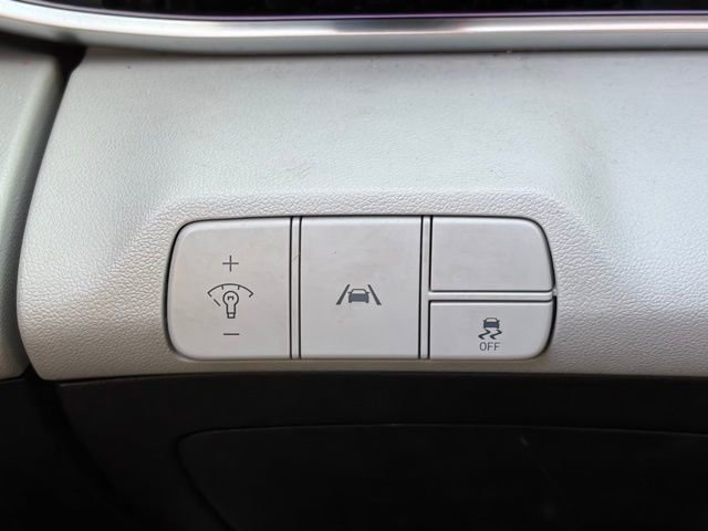 Used 2023 Hyundai Elantra Limited image 23