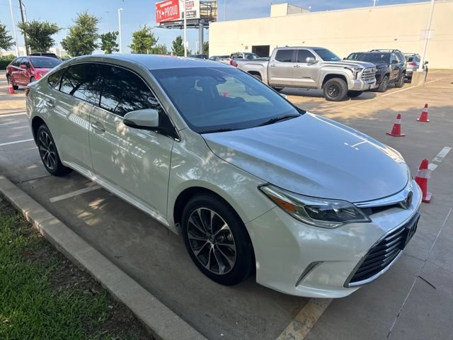 Used 2018 Toyota Avalon XLE FWD video 2