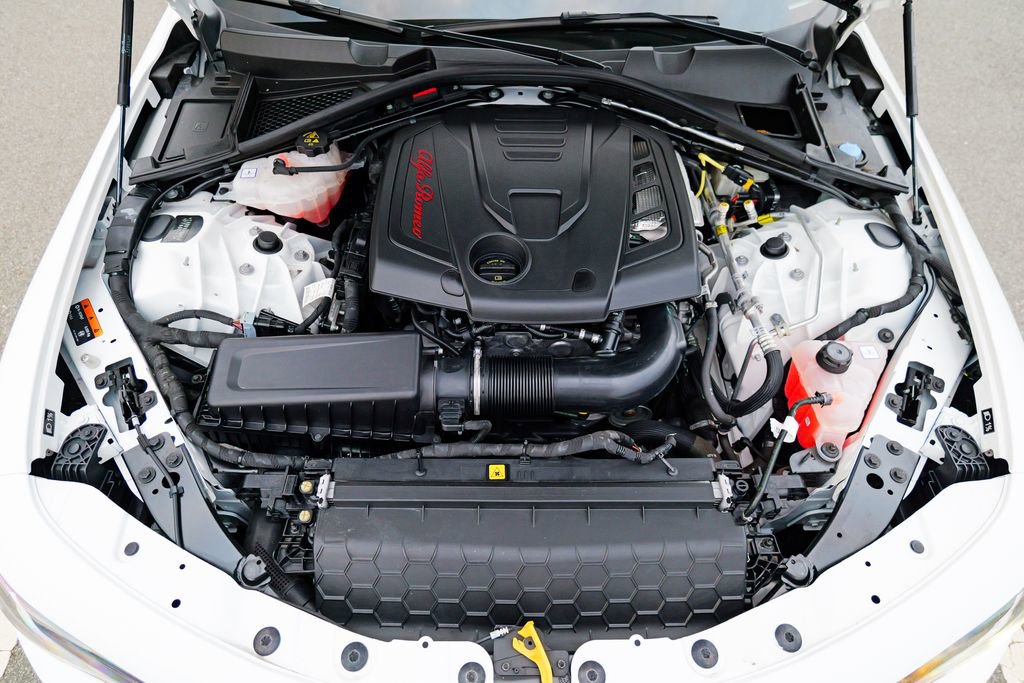 Used 2023 Alfa Romeo Giulia Veloce AWD/4WD image 61