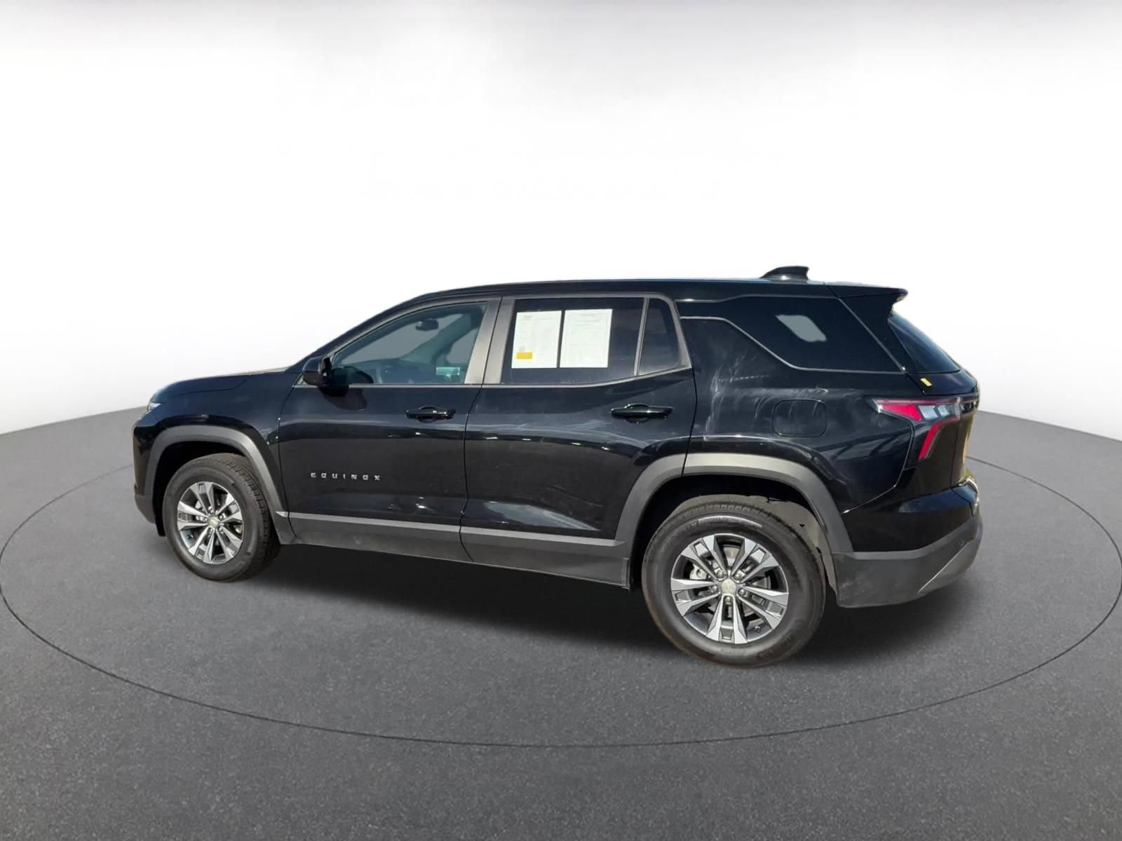 Used 2025 Chevrolet Equinox LT AWD/4WD image 8