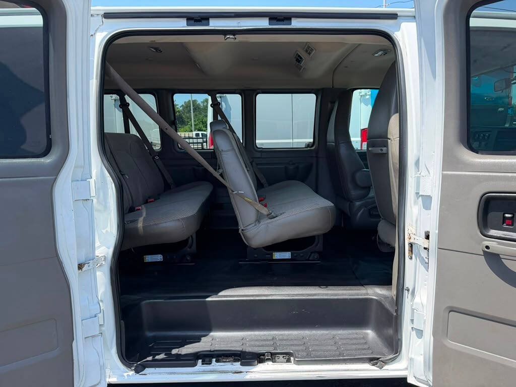 Used 2016 Chevrolet Express 2500 LS RWD image 16