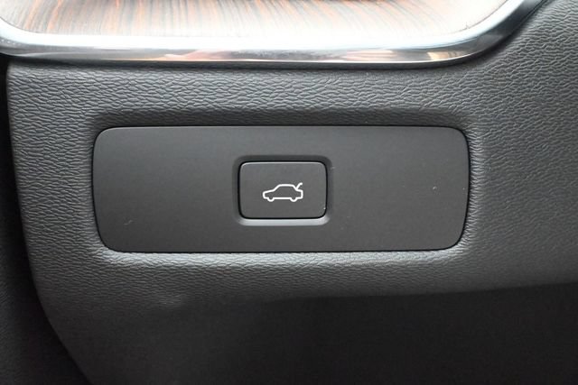 Used 2023 Volvo XC60 B6 Ultimate w/ Protection Package Premier AWD/4WD image 24