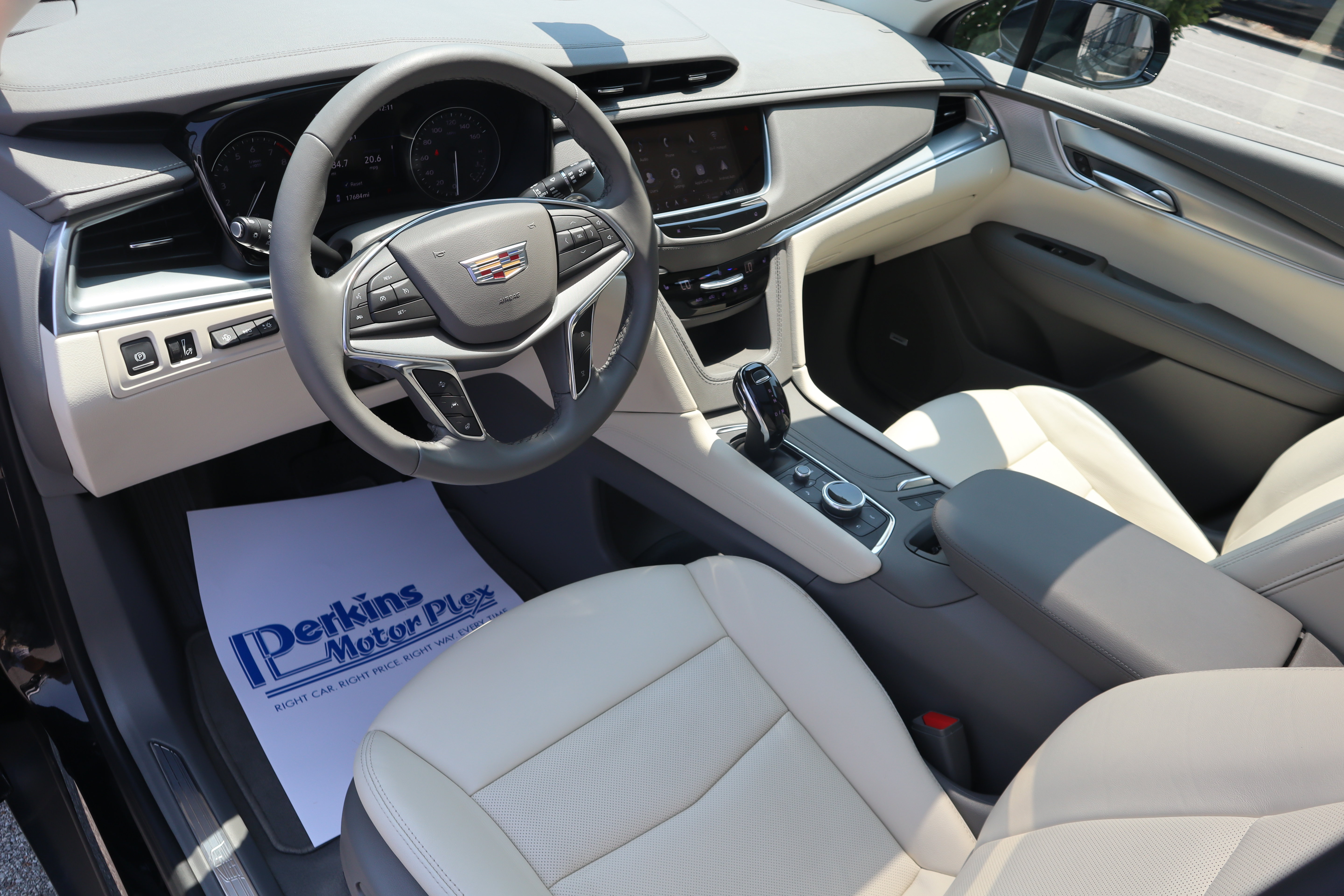 Used 2024 Cadillac XT5 Premium Luxury w/ Technology Package FWD image 25