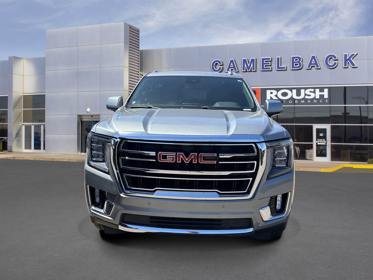 Used 2023 GMC Yukon XL SLT w/ SLT Premium Package AWD/4WD image 3