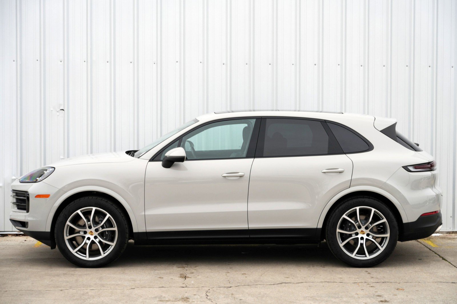 Used 2024 Porsche Cayenne w/ Premium Package image 51