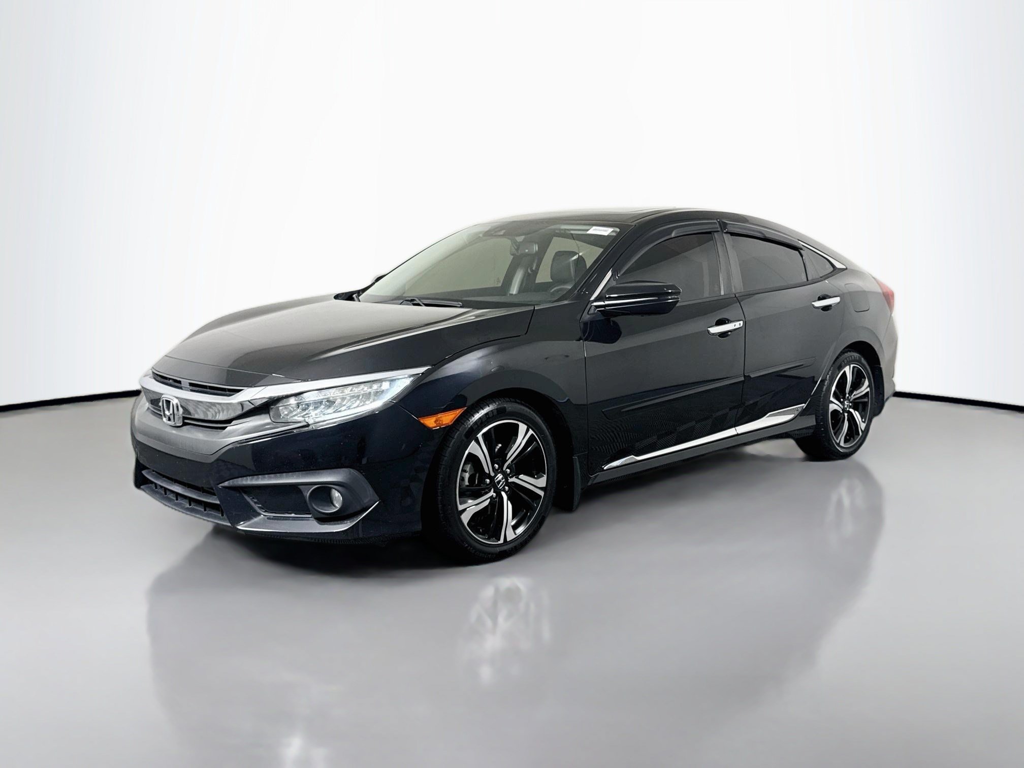 Used 2016 Honda Civic Touring image 4
